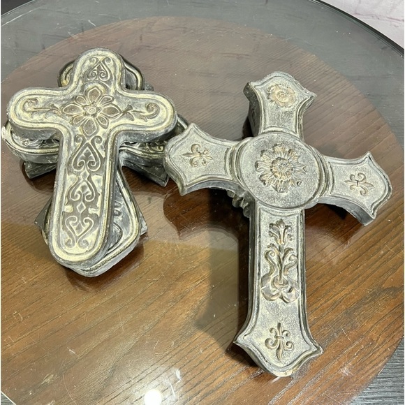 5 Pc set  Beautiful Gothic Crosses made of Resin Plaster. Perfect for the Garden - Picture 7 of 16